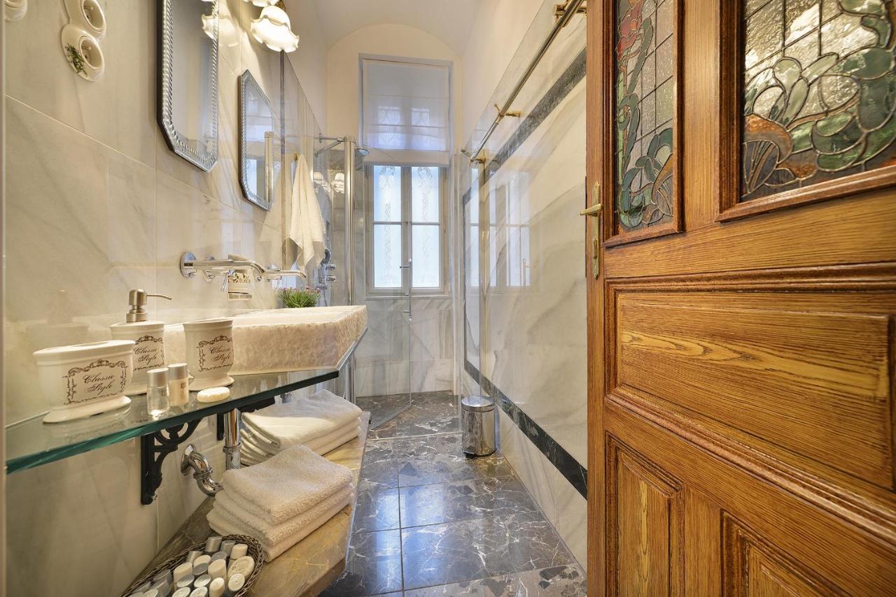 Apartman Dalia Janáčkovo nábřeží Praha Exteriér fotografie