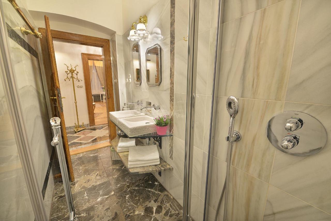 Apartman Dalia Janáčkovo nábřeží Praha Exteriér fotografie