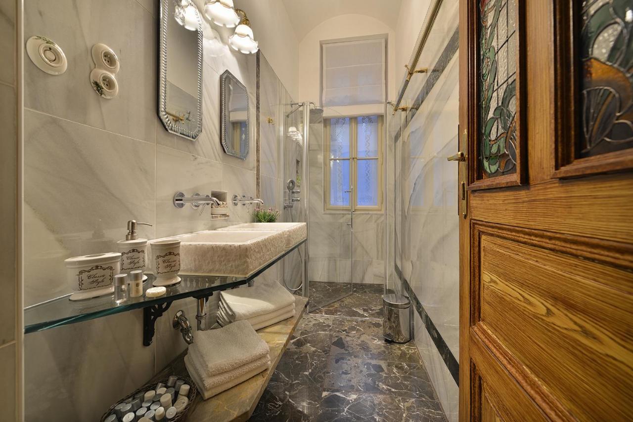Apartman Dalia Janáčkovo nábřeží Praha Exteriér fotografie