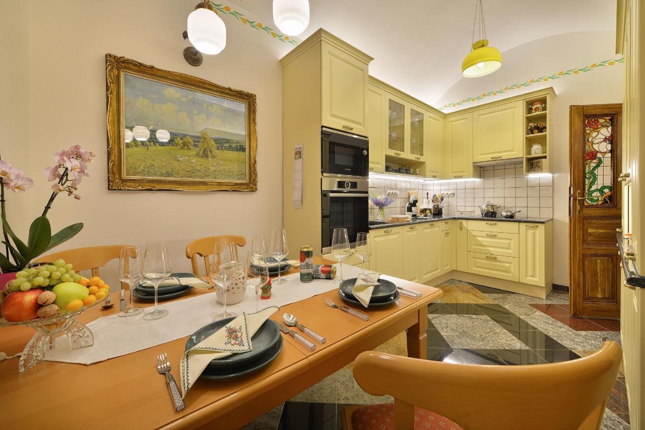 Apartman Dalia Janáčkovo nábřeží Praha Exteriér fotografie