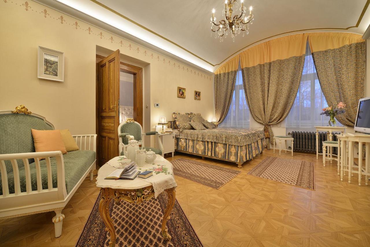 Apartman Dalia Janáčkovo nábřeží Praha Exteriér fotografie