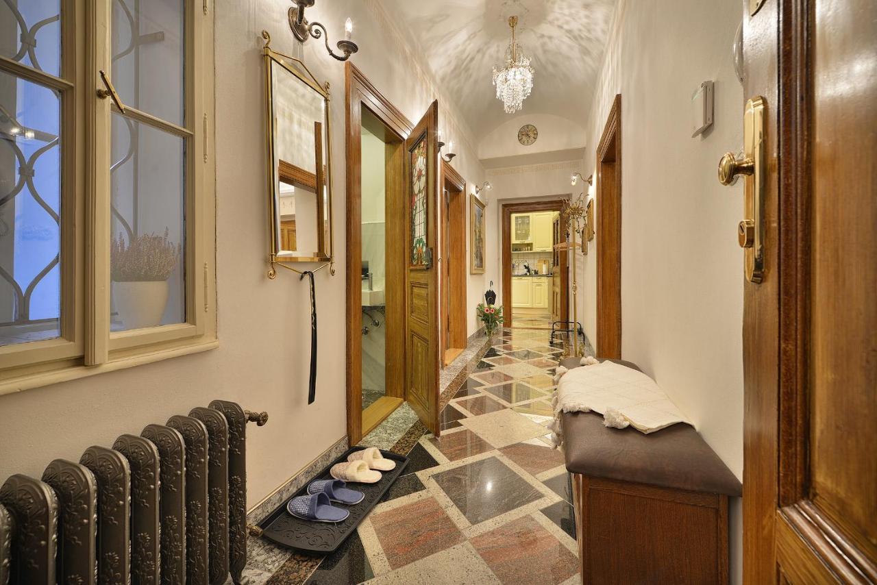 Apartman Dalia Janáčkovo nábřeží Praha Exteriér fotografie