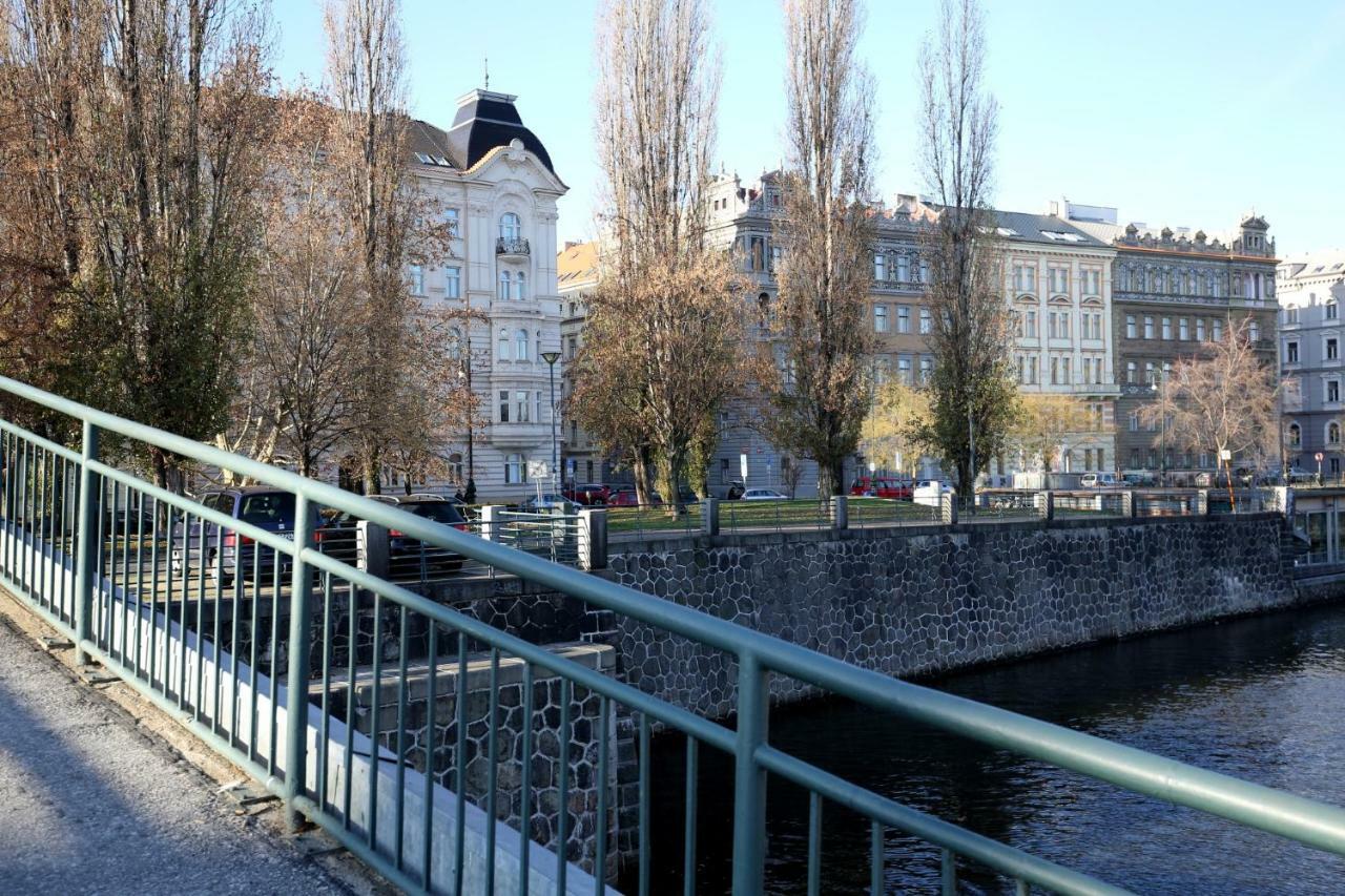 Apartman Dalia Janáčkovo nábřeží Praha Exteriér fotografie